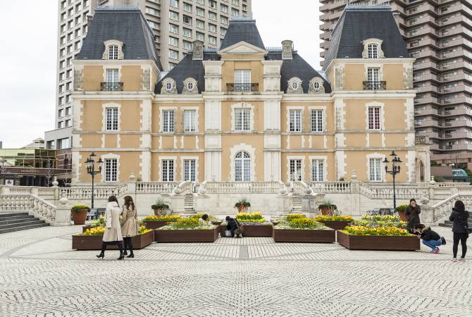 &nbsp;Joel Robuchon (exterior)